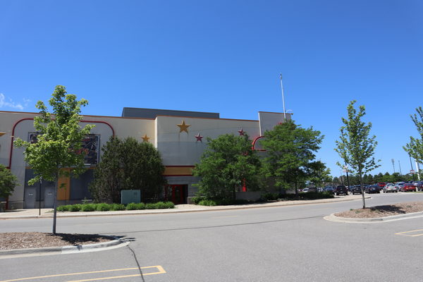 AMC Star Great Lakes Crossing 25 - June 16 2022 Photo (newer photo)